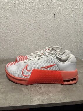 Nike Metcon 9 White Bright Crimson Women's Gym Training Shoes Sz 11 DZ2537-107